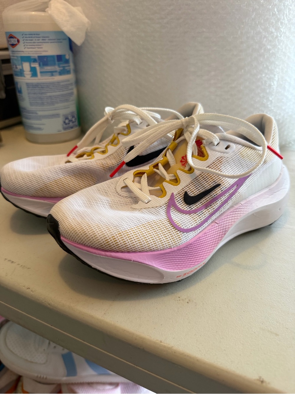 Nike women’s size 7 Zoom Fly multi color dog tooth marks